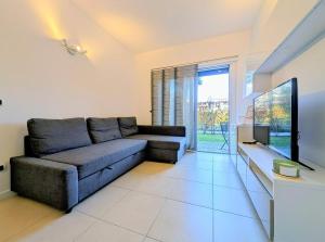 a living room with a couch and a tv at Appartamento Via Filatoio 9 in Domaso