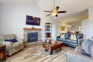 a living room with a couch and a fireplace at Pristine & Peaceful Condo Sleeps 6 Shared Pool & Townsend Timbers in Townsend