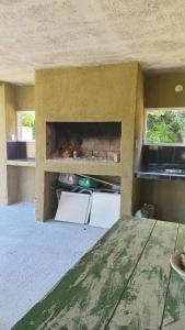 an empty kitchen with a stove in a room at El encanto in Santa María