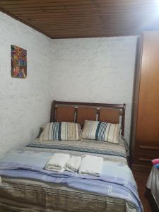 a bed in a room with two pillows on it at Sítio do Berger 1 in São Gabriel