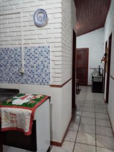 a room with a counter and a clock on a wall at Isabella in Xuí