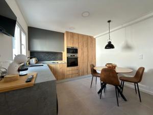 a kitchen with a table and chairs in a room at Alma de Areia - Alma Nossa in Montijo