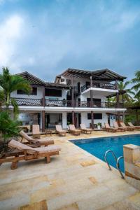 a villa with a swimming pool and a resort at Coconuco Beach Palomino in Palomino