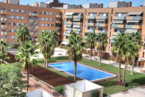 Bazén v ubytování Barcelona Olympic Apartment nebo v jeho okolí