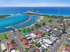 an aerial view of the red lamuana playage at the red lamuana beach at Reddall Waterside Stay in Lake Illawarra