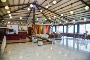 a large room with a lobby with a vase on the floor at Ella Mount Heaven in Ella +179 photos