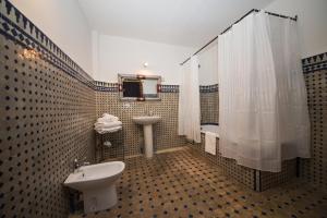 Koupelna v ubytování Riad Sara