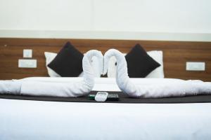 two swansrendered to look like a couple on a bed at Stay Prime, Balewadi in Pune +31 photos