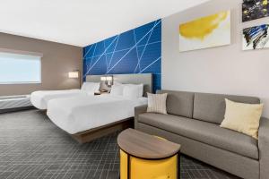 a hotel room with a bed and a couch at Comfort Inn Ballard-Roosevelt in Roosevelt +60 photos