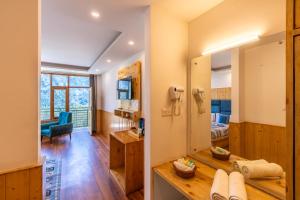 a bathroom with a large mirror in a room at The 14 Gables, A Boutique Stay, Manali - Pet Friendly - Balcony Rooms - Crown Palace in Manāli +142 photos