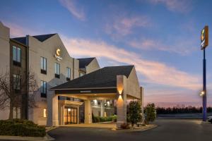 a rendering of a hotel building at dusk at Comfort Inn Sullivan in Sullivan