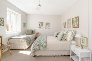 a bedroom with two beds and a window at Maison del Mar in Hobart