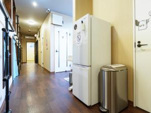 a hallway with a refrigerator and a trash can at 柏島ヴィレッジ Kashiwajima Village in Otsuki