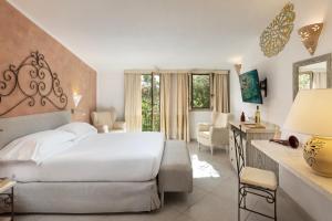 Kama o mga kama sa kuwarto sa Hotel Capo d'Orso Thalasso & SPA +80 photo