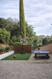 a ping pong table and a basketball hoop in a garden at Panoramic View Village of Villa Luigina Cortona in Castiglion Fiorentino
