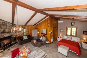 Postel nebo postele na pokoji v ubytování Chalets Lac à la Truite + 37 fotografií