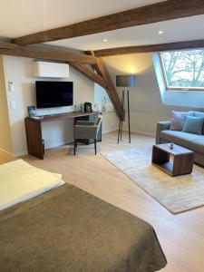 a living room with a couch and a table at Rebers Pflug in Schwäbisch Hall