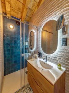 a bathroom with a sink and a shower at Pipers Lodge in Shiroka Laka +7 photos