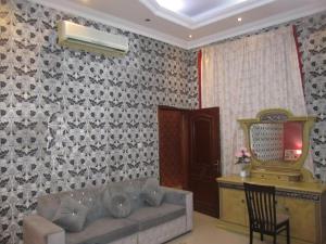 a living room with a couch and a table at العين الهيلي مصباح بيت14 in Al Ain
