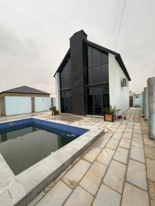 a house with a swimming pool in front of a building at Görədil bağ evi in Mekhrably