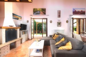 a living room with a couch and a tv at Casamorena in Montegabbione