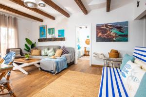 a living room with a couch and a table at Beachfront two bedrooms house Casa Toral in Majanicho