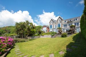 a large house with a lawn in front of it at 2 Bed in Langland oc-hh193 in Newton