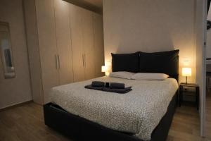 a bedroom with a bed with two towels on it at Comfortable 1-Bedroom Central Menton in Menton