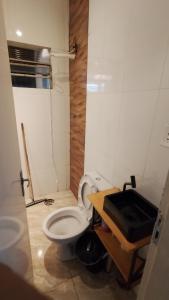 a small bathroom with a toilet in a room at Chacrinha in Campinas +4 photos