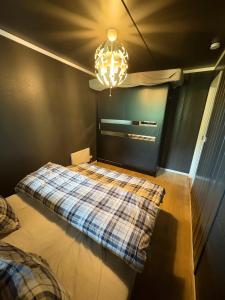 a bedroom with a bed with a checkered blanket at Norefri - Norefjell in Noresund