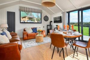 a living room with a table and chairs at 2 Bed in Abererch oc-glwysf in Abererch