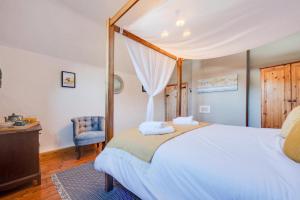 a bedroom with a bed and a desk and a chair at 2 Bed in Heacham oc-2365 in Heacham