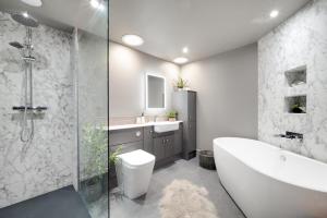 a bathroom with a tub and a toilet and a sink at 3 Bed in Trawsfynydd oc-wag718 in Trawsfynydd +16 photos