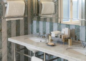a bathroom with two sinks and a mirror at Albergo Hotel in Beirut