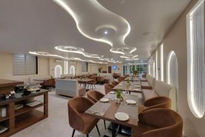 a restaurant with a long table and chairs at Click Collection Ayodhya in Ayodhya