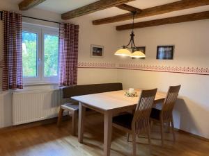 a dining room with a wooden table and chairs at Schweizer Häusl in Bayerisch Eisenstein