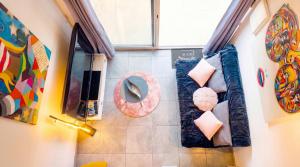 a bathroom with a toilet on a wall at Cozy & elegant, proche de Martigues in Saint-Mitre-les-Remparts