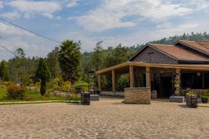 Gallery image of La Roca in Kiryi