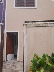 a building with a garage and a door at Ecovila in São Sebastião