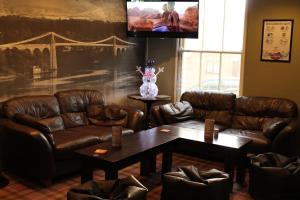 Zona de lounge sau bar la The Menai Hotel and Bar