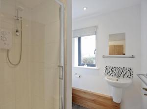 a bathroom with a shower and a sink and a toilet at 2 Bed in Leiston oc-cqa in Theberton +11 photos