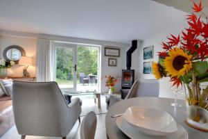 a living room with a table and chairs at 1 Bed in Cranbrook oc-cb652 in Cranbrook