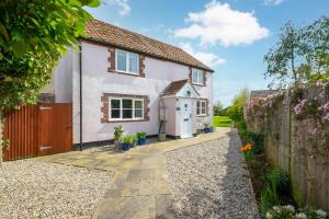 a white house with a fence and a driveway at 3 Bed in Bodham oc-1638 in Bodham