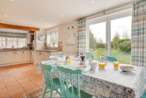 a kitchen and dining room with a table and chairs at 3 Bed in Bodham oc-1638 in Bodham