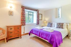 a bedroom with a large bed and a window at 3 Bed in Sustead oc-1880 in Felbrigg