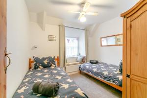 a bedroom with two beds and a window at 2 Bed in Appledore oc-drum in Appledore