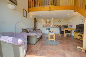 a living room with two couches and a kitchen at 1 Bed in Tiverton oc-gear in Bampton +8 photos