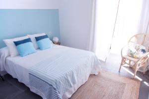 Postel nebo postele na pokoji v ubytování Hostal La Casa Sanlúcar