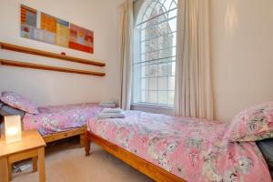 a bedroom with two beds and a window at 2 Bed in Matlock oc-dcocc in Two Dales