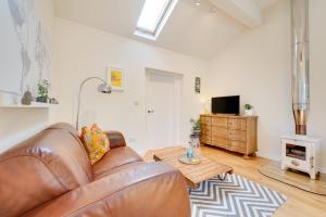 a living room with a leather couch and a table at 1 Bed in Trimley St. Martin nr Felixstowe oc-obat in Trimley Heath